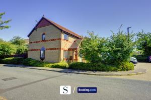 LastMinOffer 10pc Off I A Cute 2BR Semi-Detached Home I Dedicated Off-street Parking I Garden I Wifi I Short Term Let by SILVA I Long Term Rates Available