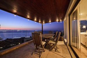 Mountain Oasis - Views, Pool, Hot Tub & Inverter