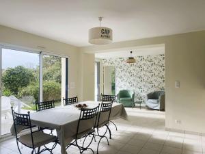 Maison lumineuse 3 étoiles, proche plages, 4 chambres, terrasse et jardin à Beg-Meil - FR-1-481-84