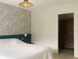 Maison lumineuse 3 étoiles, proche plages, 4 chambres, terrasse et jardin à Beg-Meil - FR-1-481-84