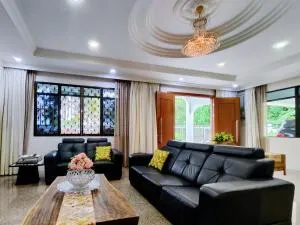 Golden Villa with 5 Rooms - 诗巫