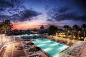 La casica de madera con Jacuzzi exterior y barbacoa