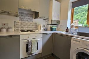 Lovely Holiday Home to explore beautiful West Wales