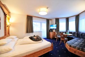 Double Room with Balcony room in Hotel Garni Bellevue