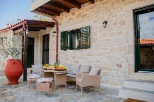 Pyrgou Villa with Shared Swimming pool