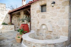 Pyrgou Villa with Shared Swimming pool