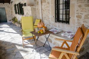 Pyrgou Villa with Shared Swimming pool