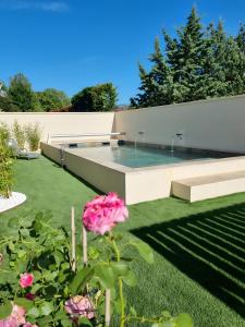 Mas Les Cigales Avec Piscine