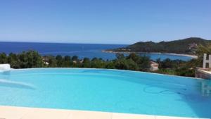 Superbe villa vue mer avec piscine a debordement