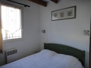 Belle villa plein sud semi-climatisée 4 couchages 2 chambres terrasse, piscine commune parking dans résidence sécurisée 200m de la plage LRMA54