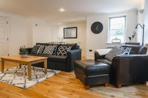 Northumberland Lodge - Leek Wootton