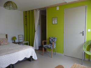 B&B / Chambres d'hotes Le Jardin aux Oiseaux : photos des chambres