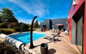 Maisons de vacances Villa Contemporaine Piscine Jacuzzi : photos des chambres