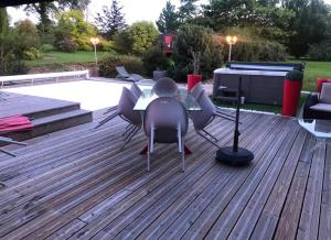 Maisons de vacances Villa Contemporaine Piscine Jacuzzi : photos des chambres