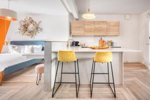 Esperance - Brand New luxury studio with parking