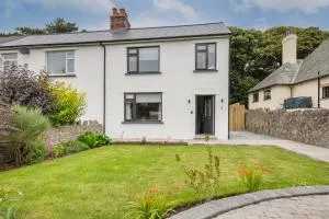 The Bank House- Luxury 3 bed cottage with hot tub - Silverdale