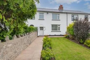 The Bolt Hole -Luxury 3 bed cottage with hot tub - Silverdale