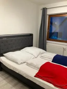 Helle 4 Zimmer, Küche, Bad, WLAN, 24-7, Parkplatz, 4-10 Personen - Eching