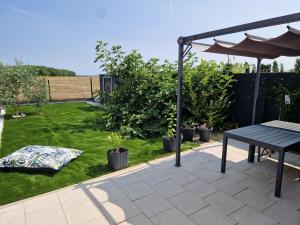 Villas Maison calme avec jardin, vue champs et bois : Villa