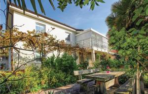 1 Bedroom Beautiful Apartment In Lucija