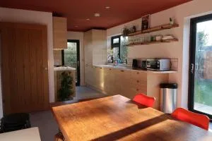 Lovable Lancing with Garden Parking - Upper Bleeding