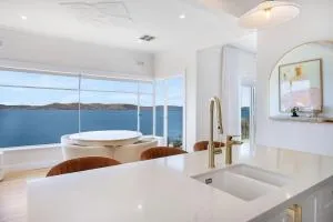 Waterfront luxe- a Hobart oasis - Tranmere
