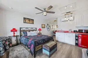 Pirates Den - Steinhatchee