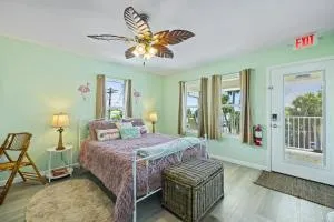 Flamingo Room a Cozy Studio Retreat - Suwannee