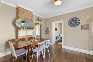 Uptown Cottage- mins away from Downtown