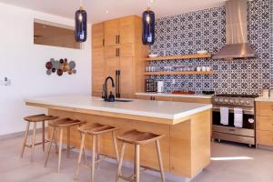 Stylish Oceanfront Condo with Panoramic Views