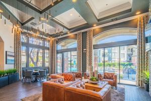 Cozy 1BD KingBed With Pool Hot Tub Gym Parking