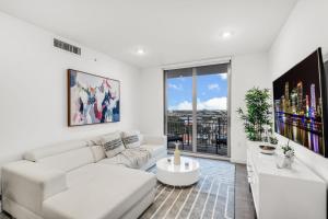 Family-Friendly 3BR Near Downtown Miami With Parking