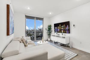 Family-Friendly 3BR Near Downtown Miami With Parking