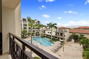 PC301 - Pool View - Perfect for a couple - Close to Palm Beach - 1BR - 4hvězdičkové hotely ve městě Palm-Eagle Beach