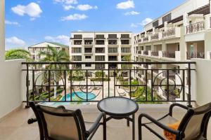 PC412 - Pool View - 1BR Perfect for a couple or Family - Close to Palm Beach - 1BR - 4hvězdičkové hotely ve městě Palm-Eagle Beach