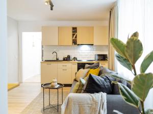 Luna - Romana Square