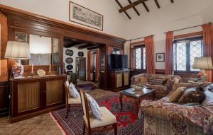 Gorgeous Home In Roma