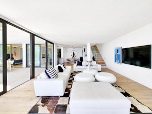 Ocean Villa Bantry Bay - Private Pool, Sea View, Newly Refurb