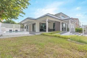 芭提雅市中心5卧现代轻奢别墅pool villa近21航站楼海边 - Naklua 