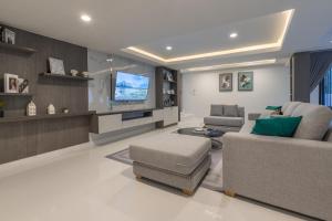 芭提雅市中心5卧现代轻奢别墅pool villa近21航站楼海边