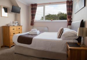 Double Room with Private Bathroom room in Trevarrian Lodge
