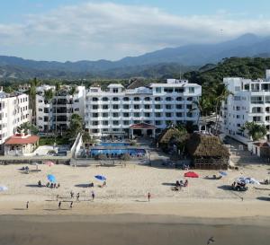 Torreblanca Beach Hotel and Suites Guayabitos - Desayuno y Comida Incluido