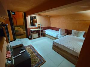 Retro Box Hotel Chumphon