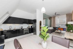 The Colosseum, Stylish Apartment