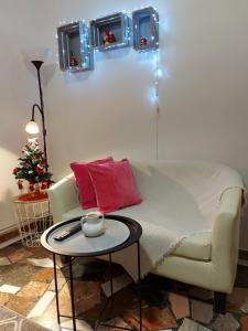 Niki Thalia Viros Apartment 1