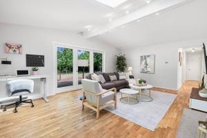 Mid-Century Modern Home - 3-Bedroom Rambler