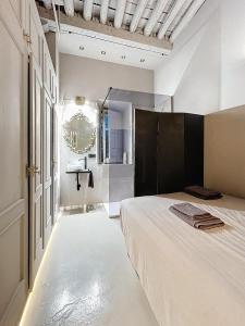 VelaSanz Homes - Santa Paula Suite Granada