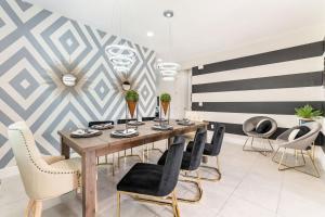 Fantastic Disney Vacation W Pool and Movie Theater