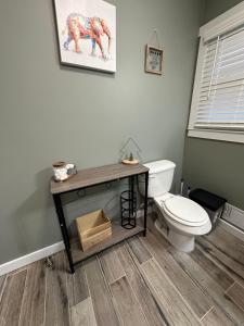 Charming 3 Bedroom in Athens with WiFi and AC