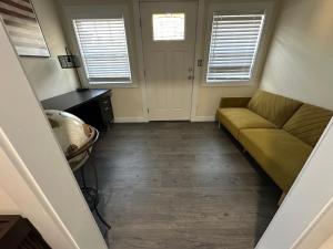 Charming 3 Bedroom in Athens with WiFi and AC